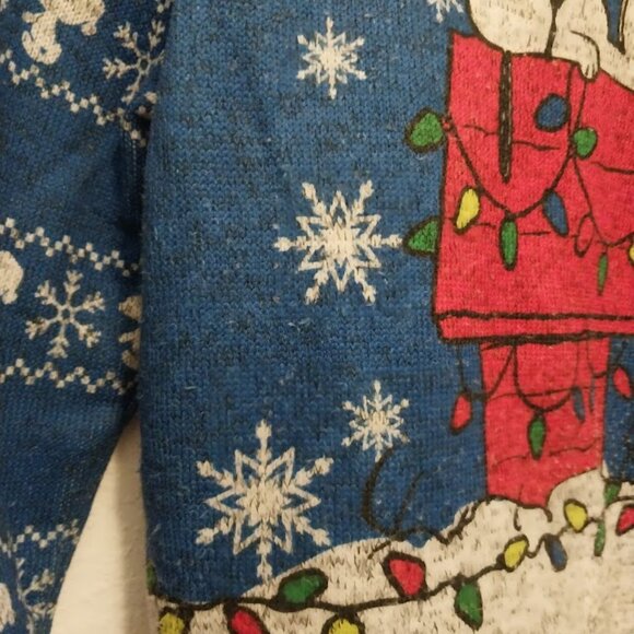 Snoopy Christmas Sweater - Picture 8 of 11